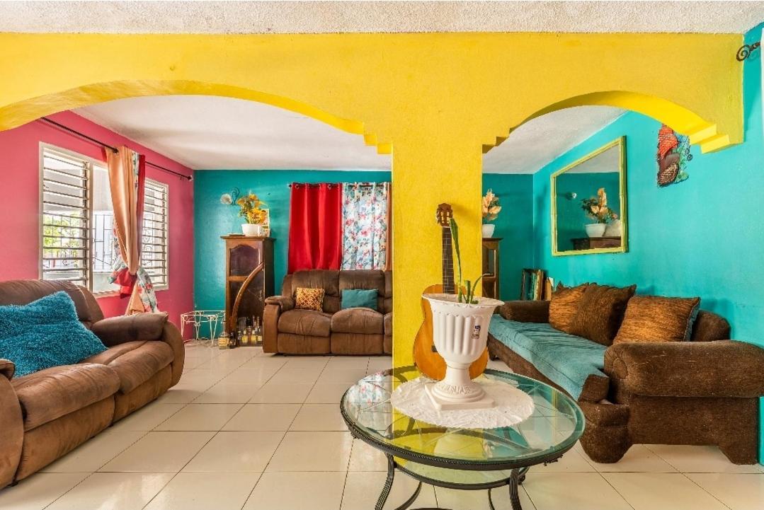 Colorful Private Room Oasis Монтего-Бей Екстер'єр фото